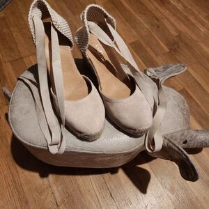 Elegant Beige Espadrille Flats with Ribbon Ties